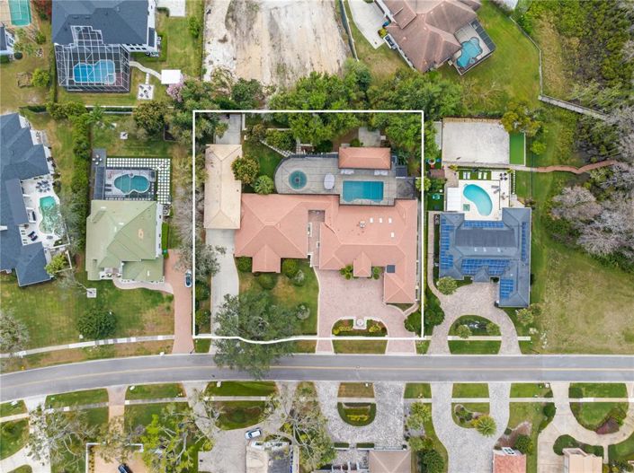 Image No.9-6 Bed Property for sale