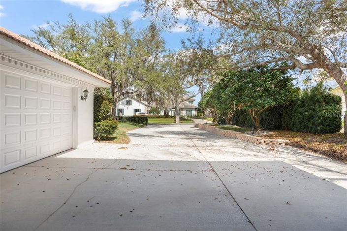 Image No.90-6 Bed Property for sale