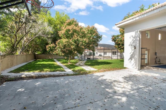 Image No.92-6 Bed Property for sale