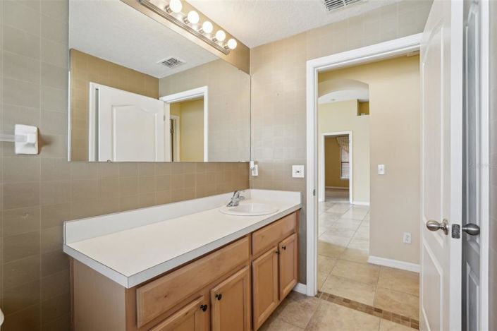 Image No.26-3 Bed Property for sale