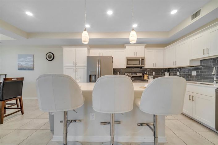 Image No.10-2 Bed Property for sale