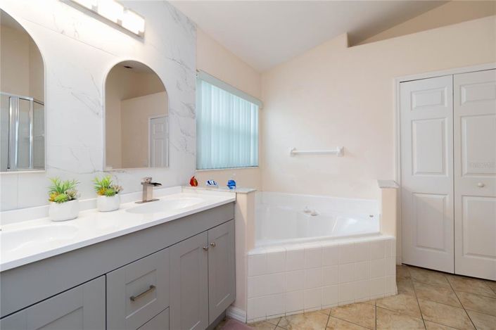 Image No.17-4 Bed Property for sale