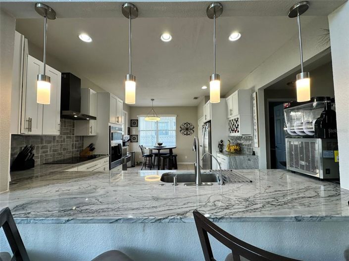 Image No.14-5 Bed Property for sale