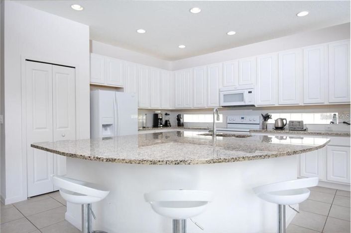 Image No.2-6 Bed Property for sale