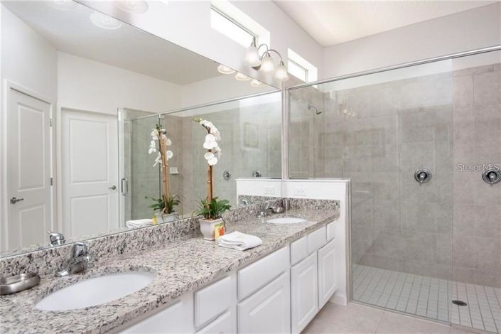 Image No.8-6 Bed Property for sale