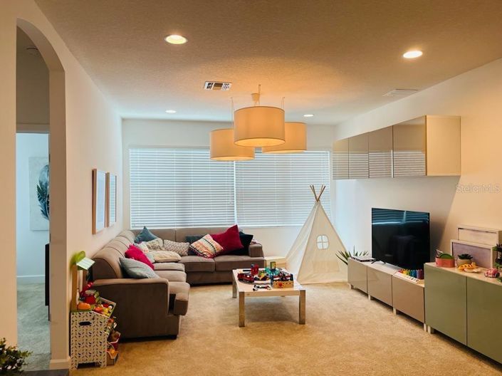 Image No.10-8 Bed Property for sale