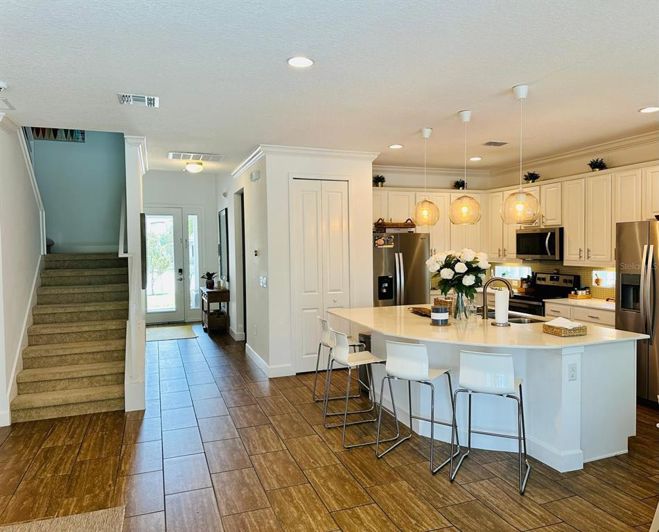 Image No.12-8 Bed Property for sale