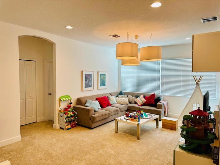 Image No.14-8 Bed Property for sale