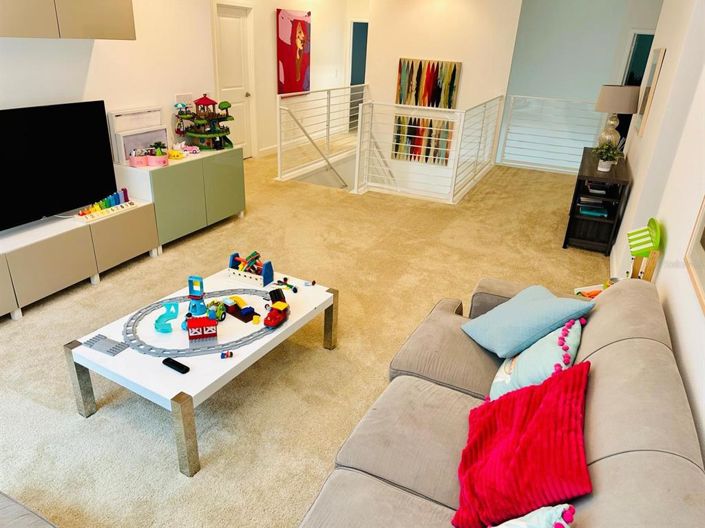 Image No.18-8 Bed Property for sale