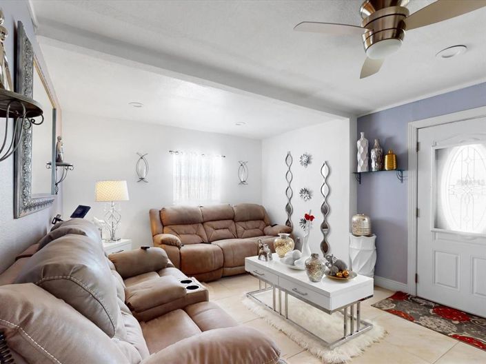 Image No.4-2 Bed Property for sale