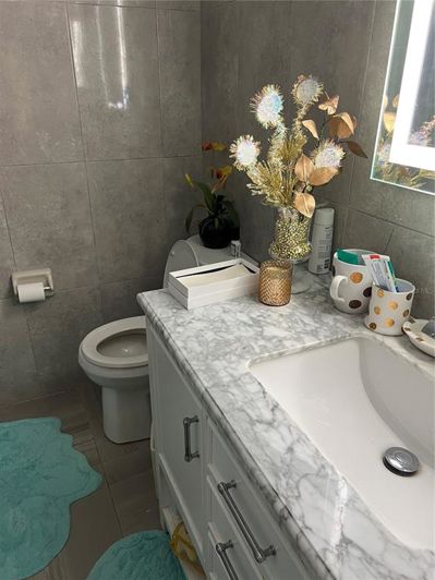 Image No.23-3 Bed Property for sale