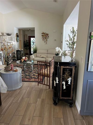 Image No.8-3 Bed Property for sale