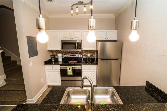 Image No.19-3 Bed Townhouse for sale