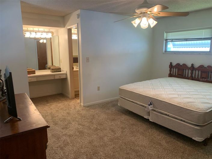 Image No.10-3 Bed Property for sale