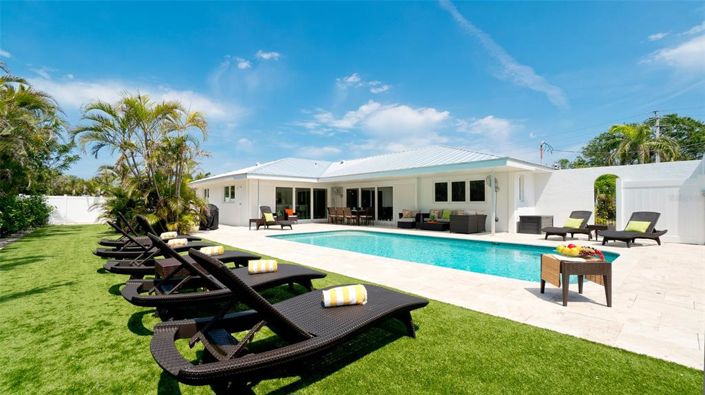 Image No.12-3 Bed Property for sale