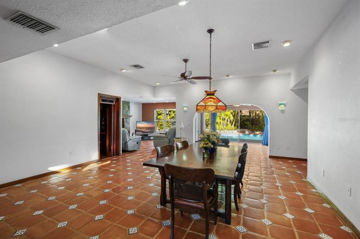 Image No.12-4 Bed Property for sale