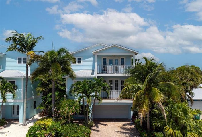 Image No.1-4 Bed Property for sale