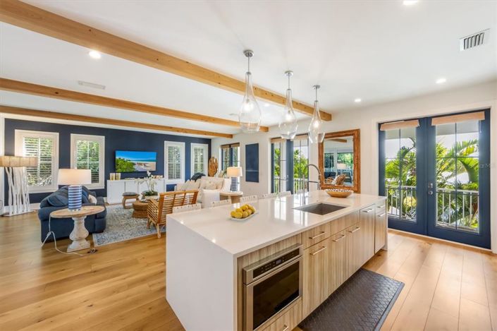 Image No.17-5 Bed Property for sale