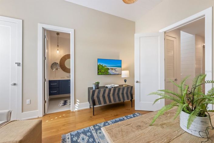 Image No.28-5 Bed Property for sale