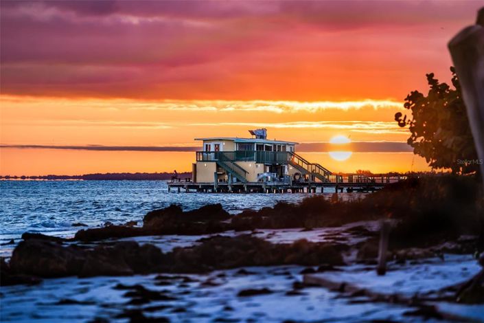 Image No.66-5 Bed Property for sale