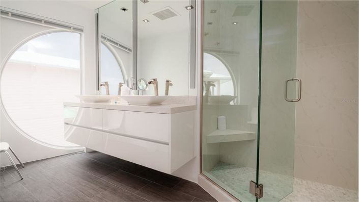 Image No.27-3 Bed Property for sale