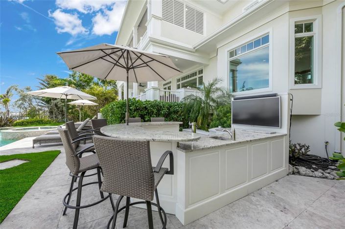 Image No.47-6 Bed Property for sale