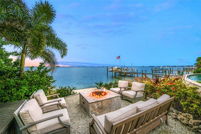 Image No.5-6 Bed Property for sale