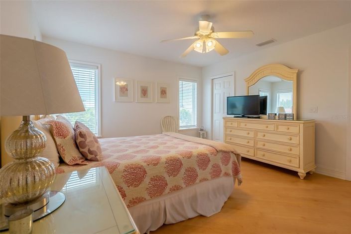 Image No.28-4 Bed Property for sale