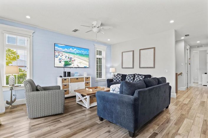 Image No.17-7 Bed Property for sale