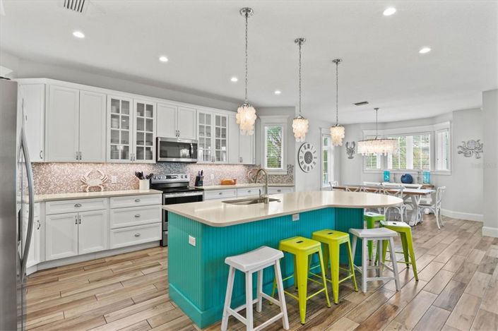 Image No.8-7 Bed Property for sale