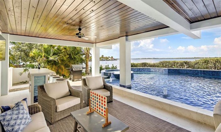 Image No.11-8 Bed Property for sale