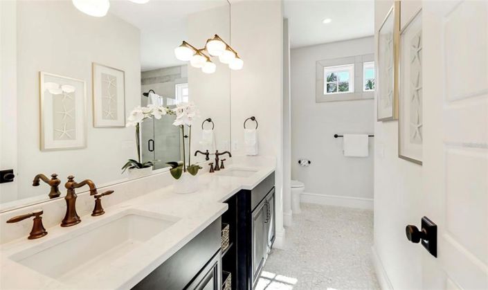 Image No.13-8 Bed Property for sale