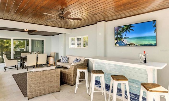 Image No.17-8 Bed Property for sale