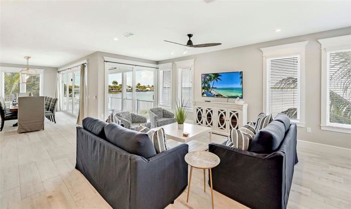 Image No.5-8 Bed Property for sale