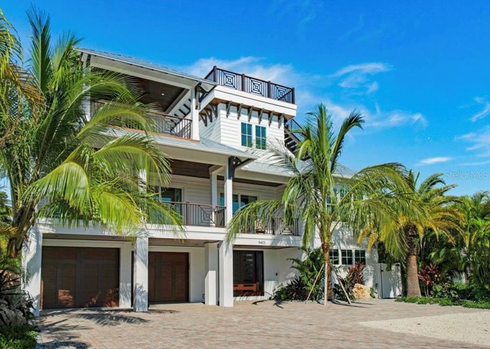 Image No.1-9 Bed Property for sale