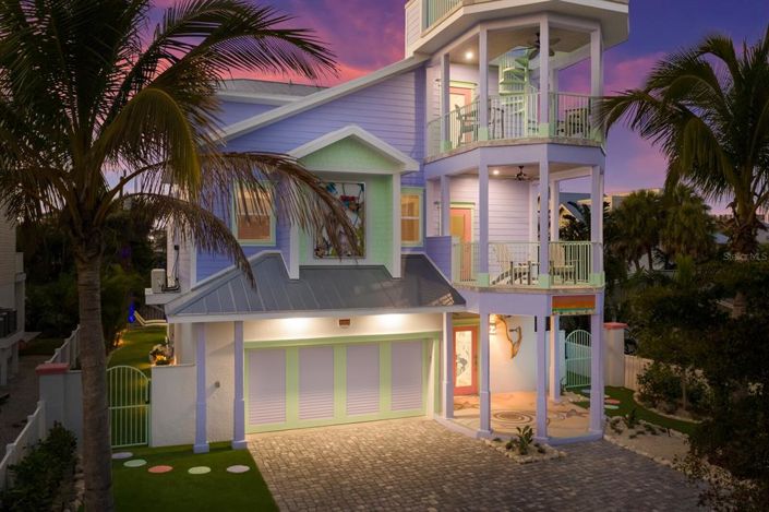Image No.1-4 Bed Property for sale