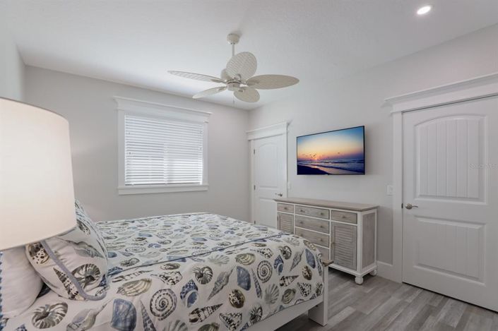 Image No.87-4 Bed Property for sale