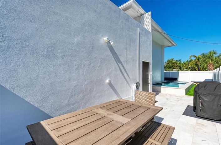 Image No.40-3 Bed Property for sale