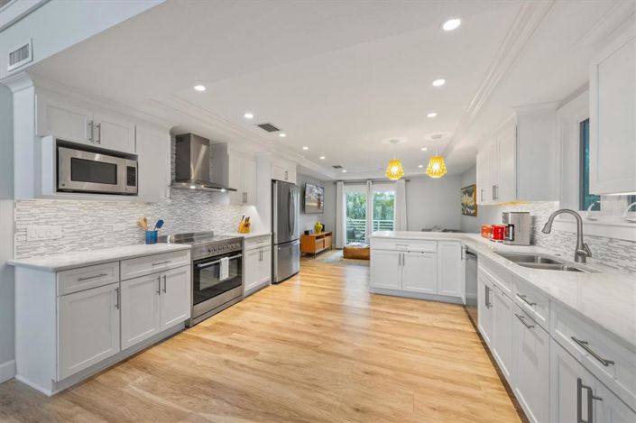 Image No.8-3 Bed Property for sale