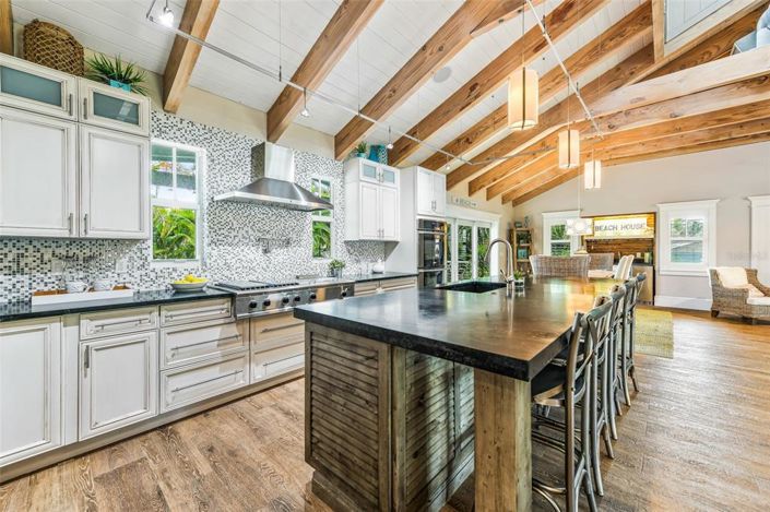 Image No.6-Propriété de 4 chambres à vendre à Holmes Beach