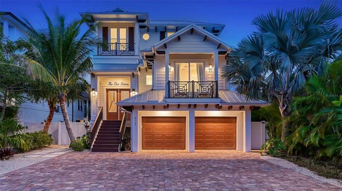 Image No.1-6 Bed Property for sale