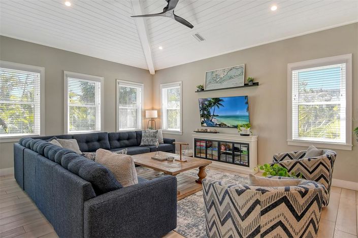 Image No.15-6 Bed Property for sale