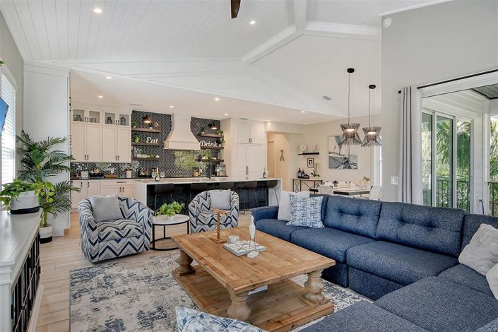 Image No.18-6 Bed Property for sale