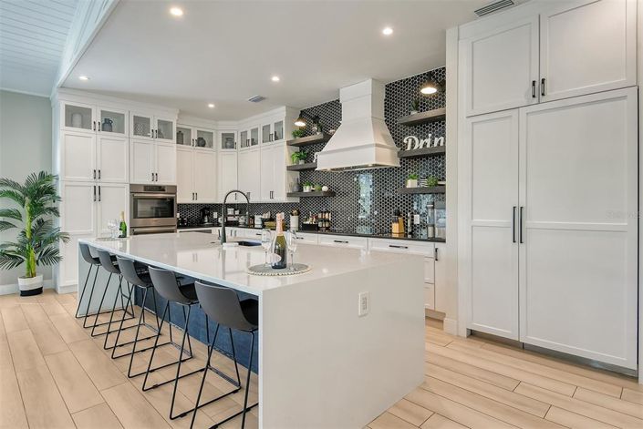 Image No.21-6 Bed Property for sale