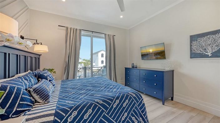 Image No.37-6 Bed Property for sale