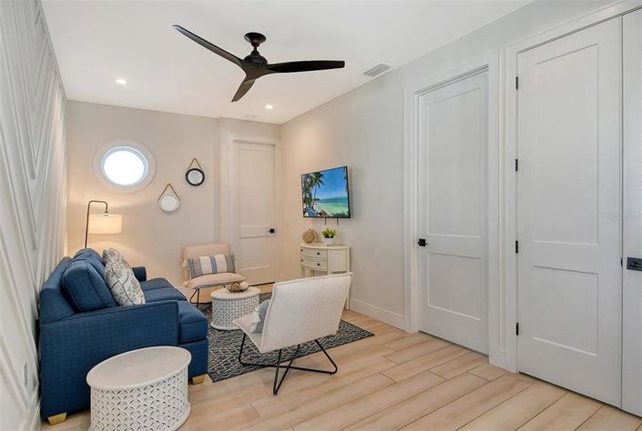 Image No.41-6 Bed Property for sale