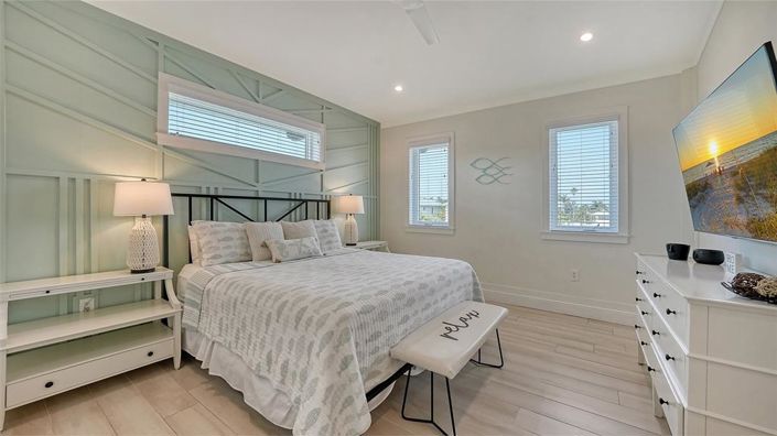 Image No.43-6 Bed Property for sale