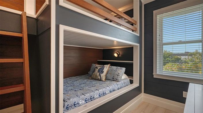 Image No.50-6 Bed Property for sale