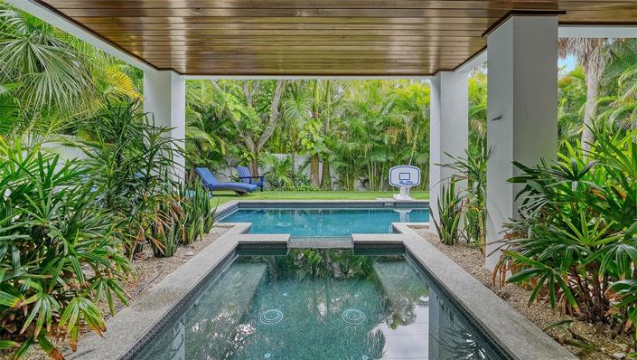 Image No.59-6 Bed Property for sale