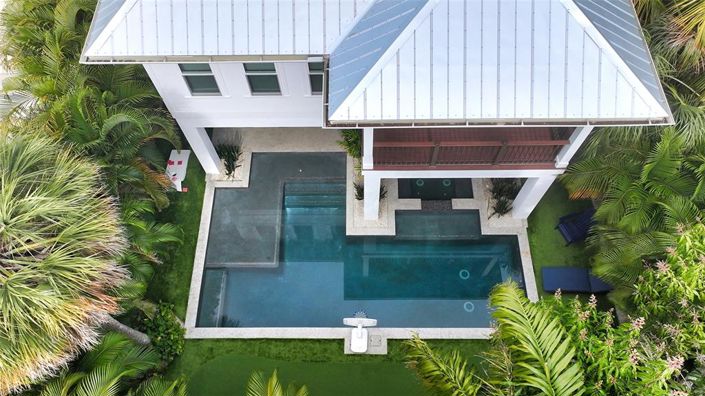 Image No.6-6 Bed Property for sale